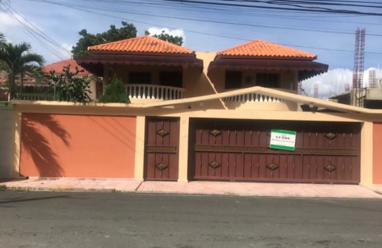 Casa de dos niveles Santo Domingo Este